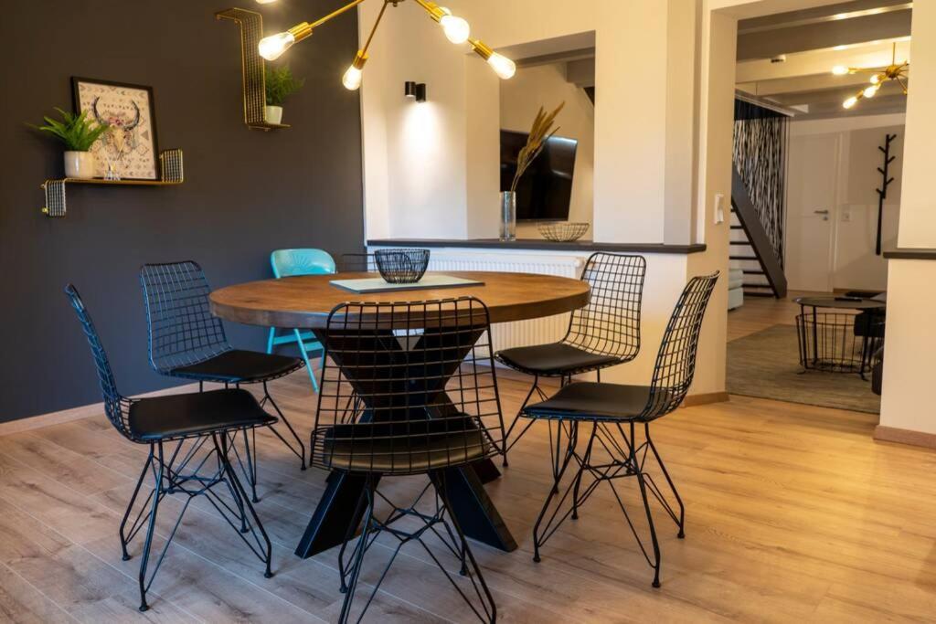 Modern Western - Apartment Blue เอกิง ภายนอก รูปภาพ